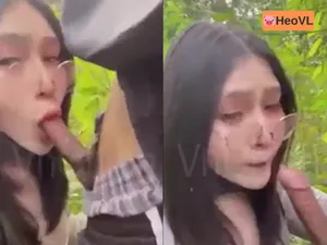 đi dã ngoại tiện đụ cô bạn gái ở trong rừng